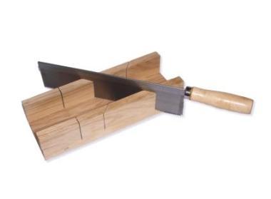 Gérvágó láda+fűrész Beast fa 250mm