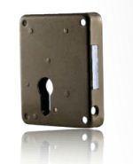 820/50 Cly Titán rászegezős zár bal